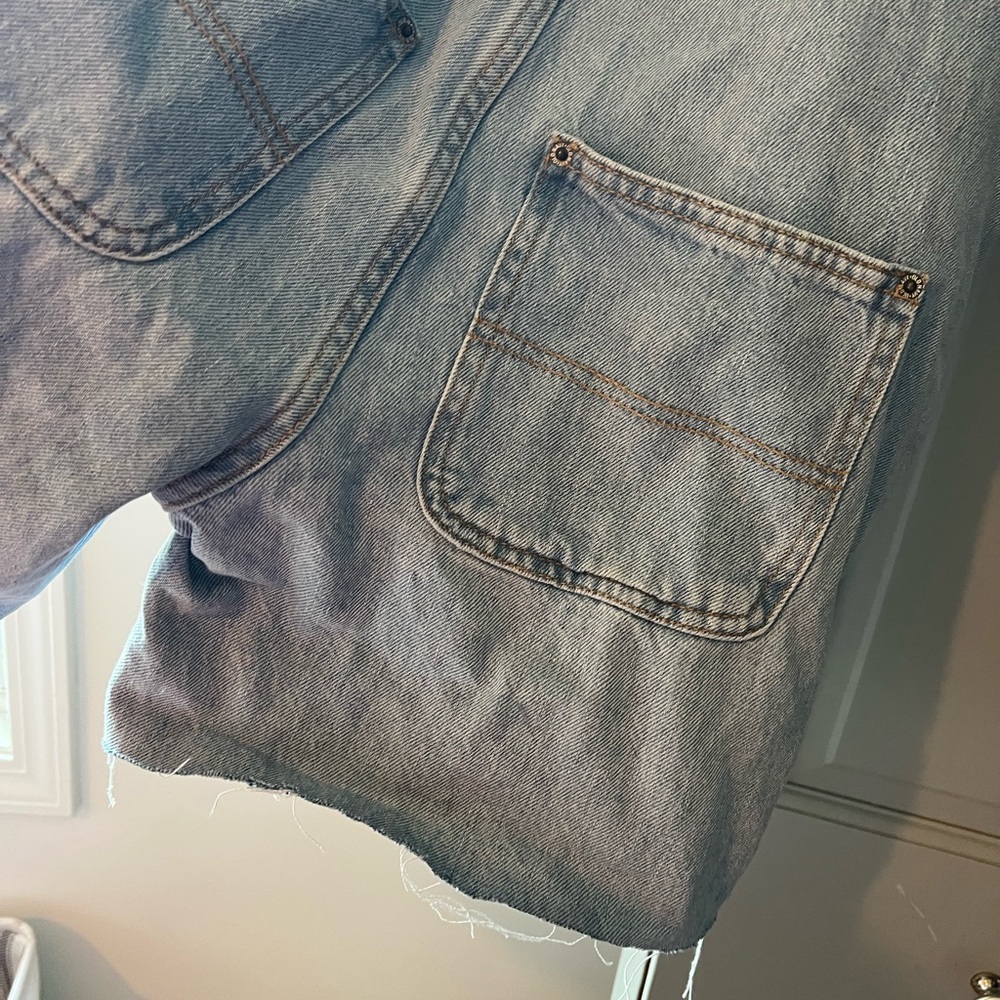 Old navy overall shorts brand new!! ( without tag)
